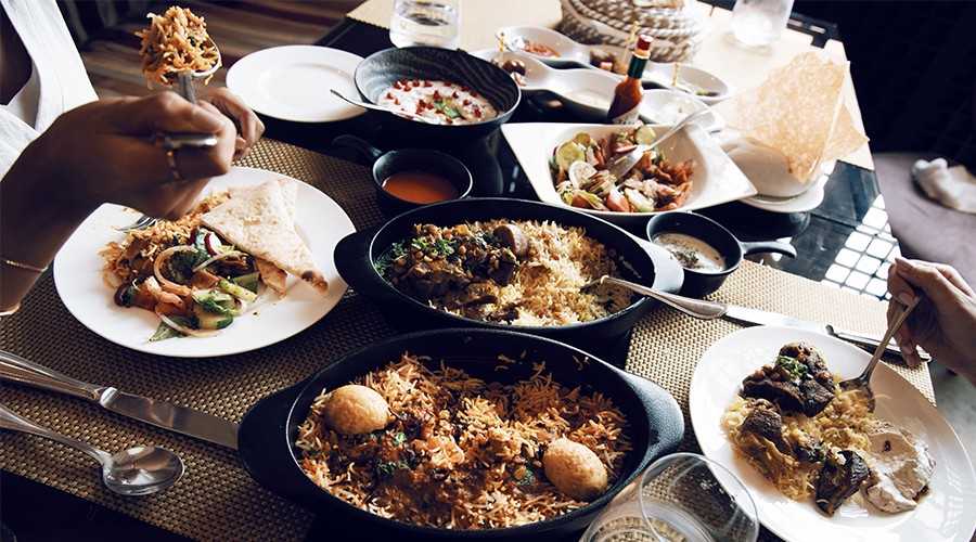 DINING & ENTERTAINMENT